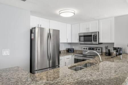 The Oyster By Brightwild-Beachfront Condo Дестин Екстериор снимка